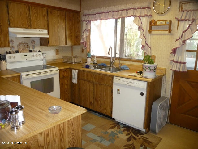 7209 West Hatcher Road Peoria, AZ 85345 - Photo 3 of 19 145