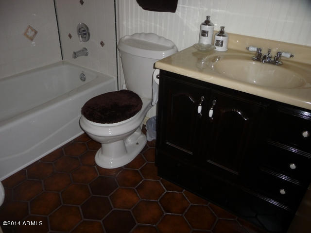 7209 West Hatcher Road Peoria, AZ 85345 - Photo 8 of 19 155