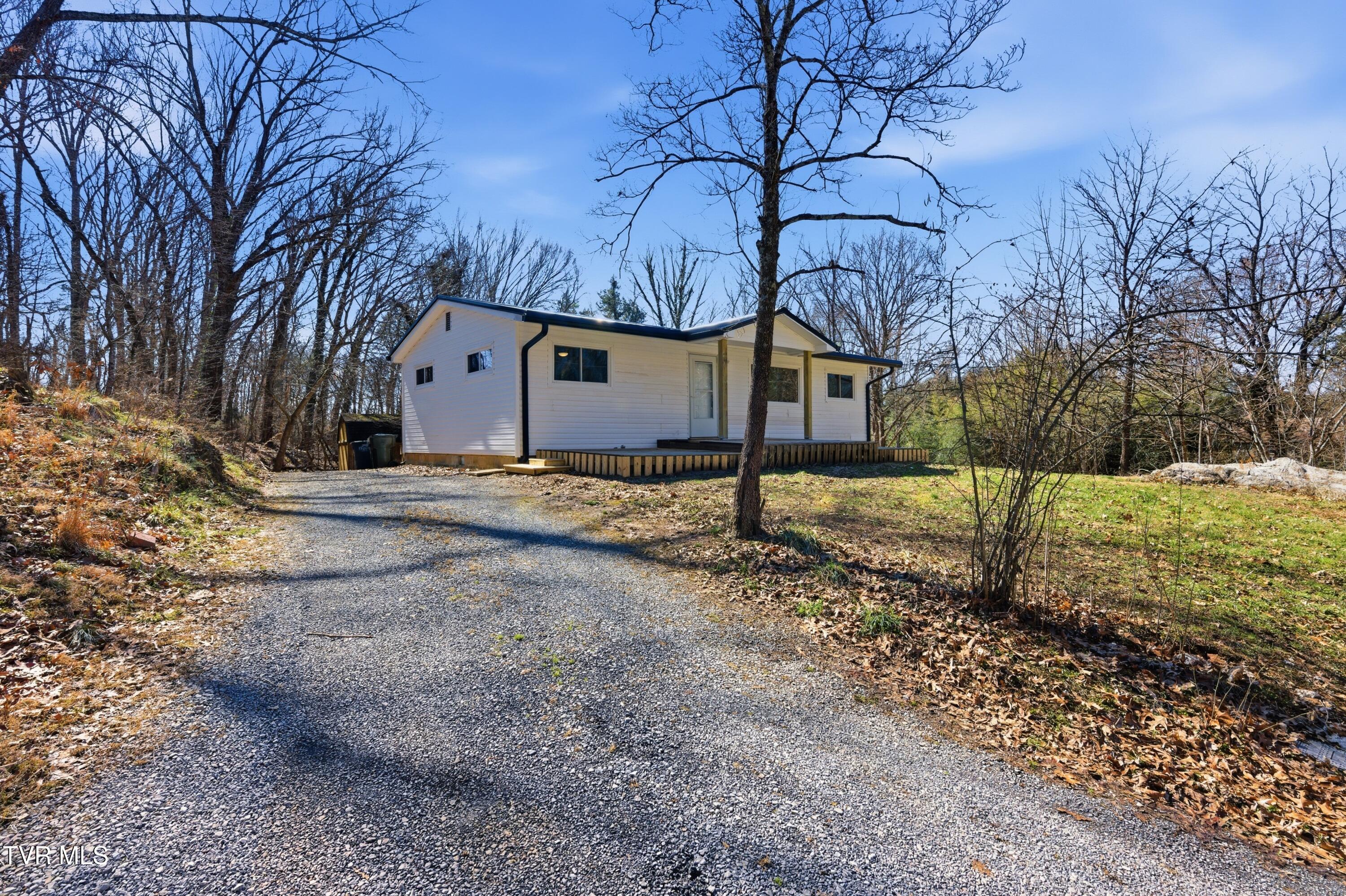 344 Rockingham Road Gray, TN 37615 - Photo 2 of 26 DSC_7543