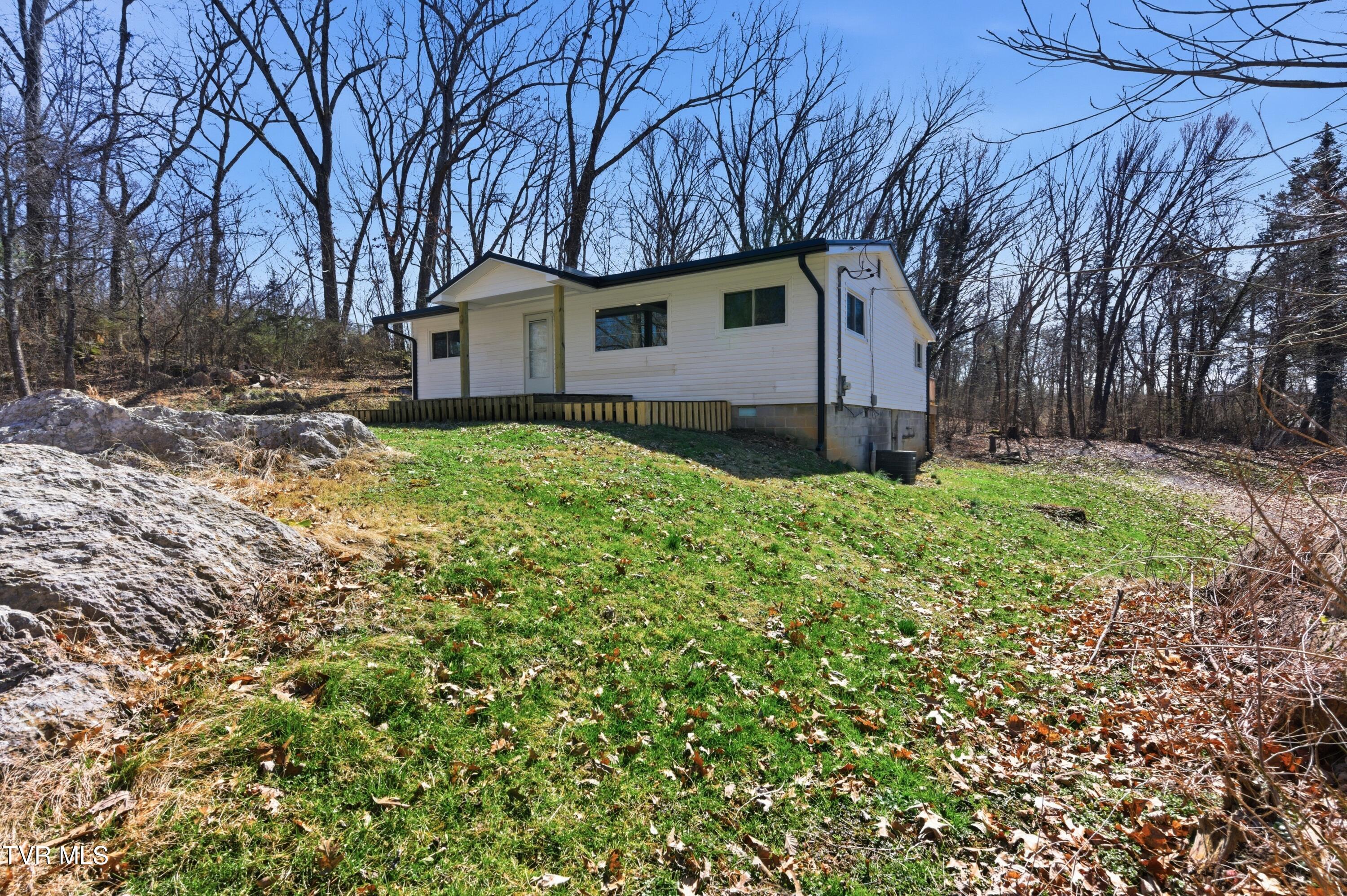 344 Rockingham Road Gray, TN 37615 - Photo 3 of 26 DSC_7555