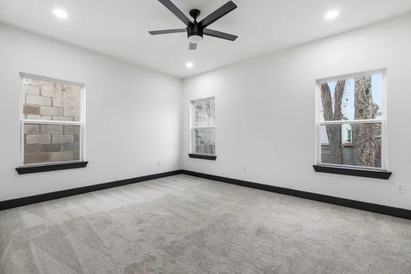 $2,200 | 911 Panama Street, Houston, TX 77009