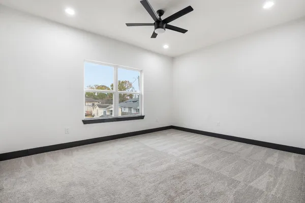 $2,200 | 911 Panama Street, Houston, TX 77009