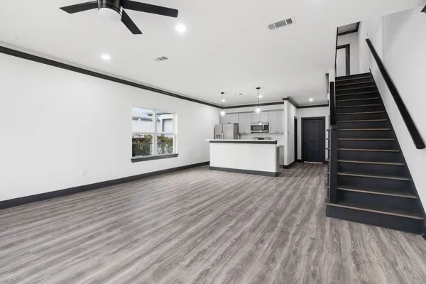 $2,200 | 911 Panama Street, Houston, TX 77009