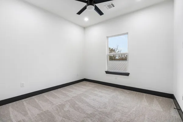 $2,200 | 911 Panama Street, Houston, TX 77009