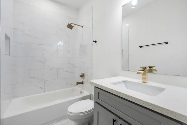 $2,200 | 911 Panama Street, Houston, TX 77009