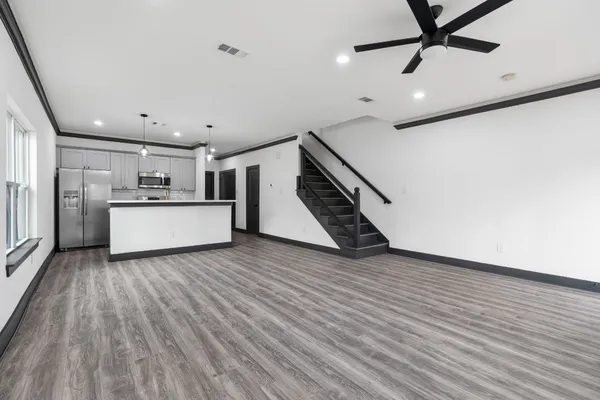 $2,200 | 911 Panama Street, Houston, TX 77009
