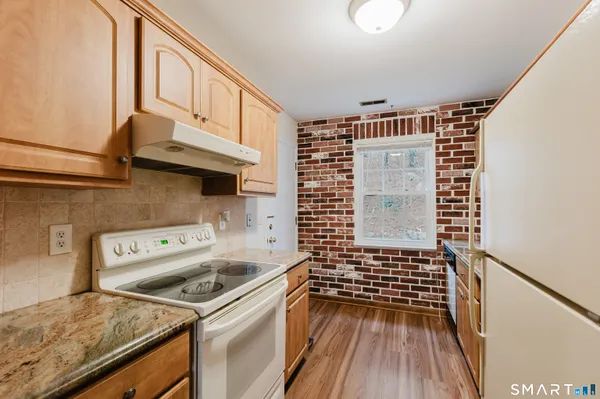 $469,900 | 40 Village Walk, Unit 40, Wilton, CT 06897