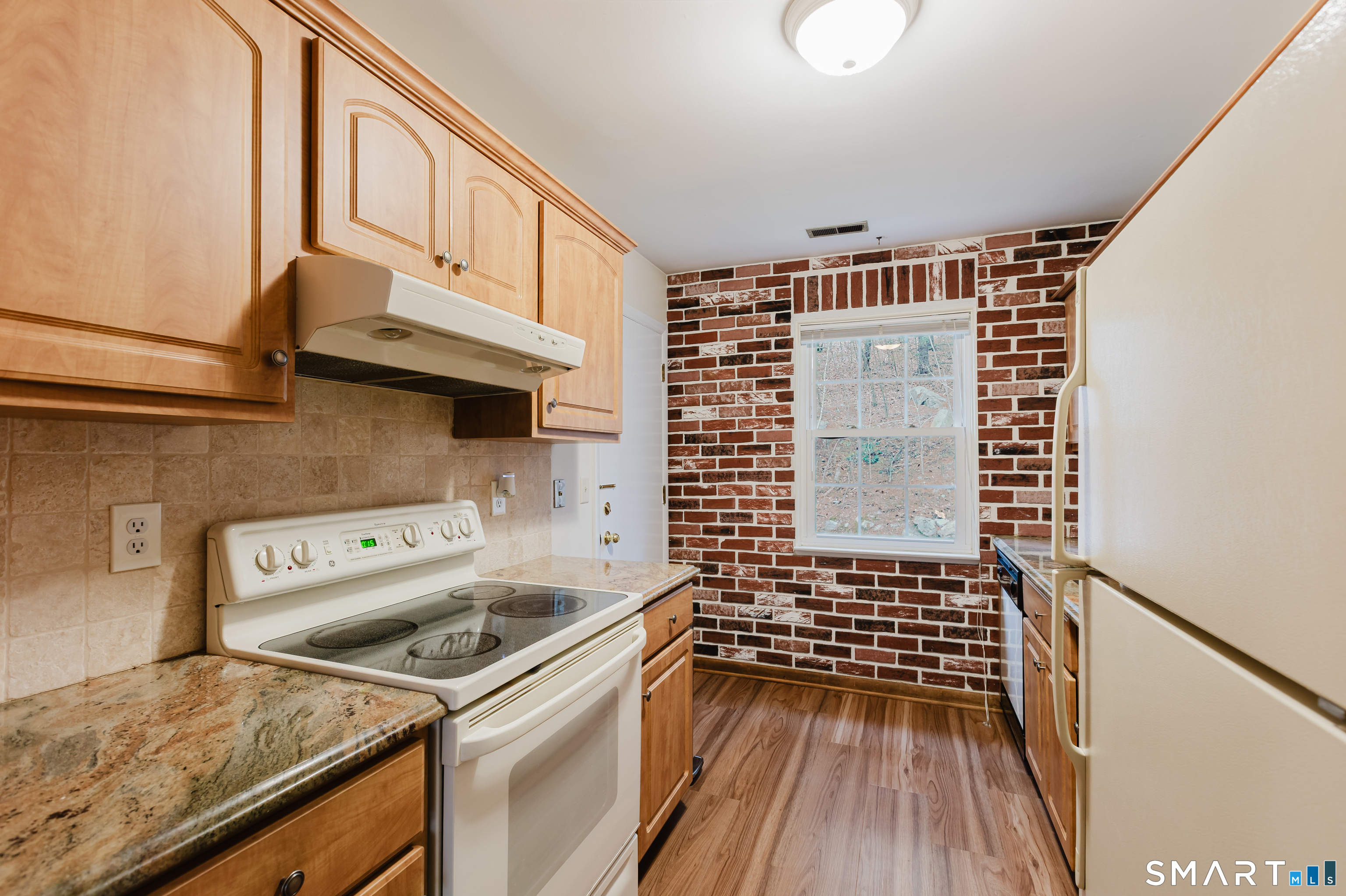40 Village Walk, Unit 40 Wilton, CT 06897 - Photo 11 of 40 Rear entrance from Kitchen