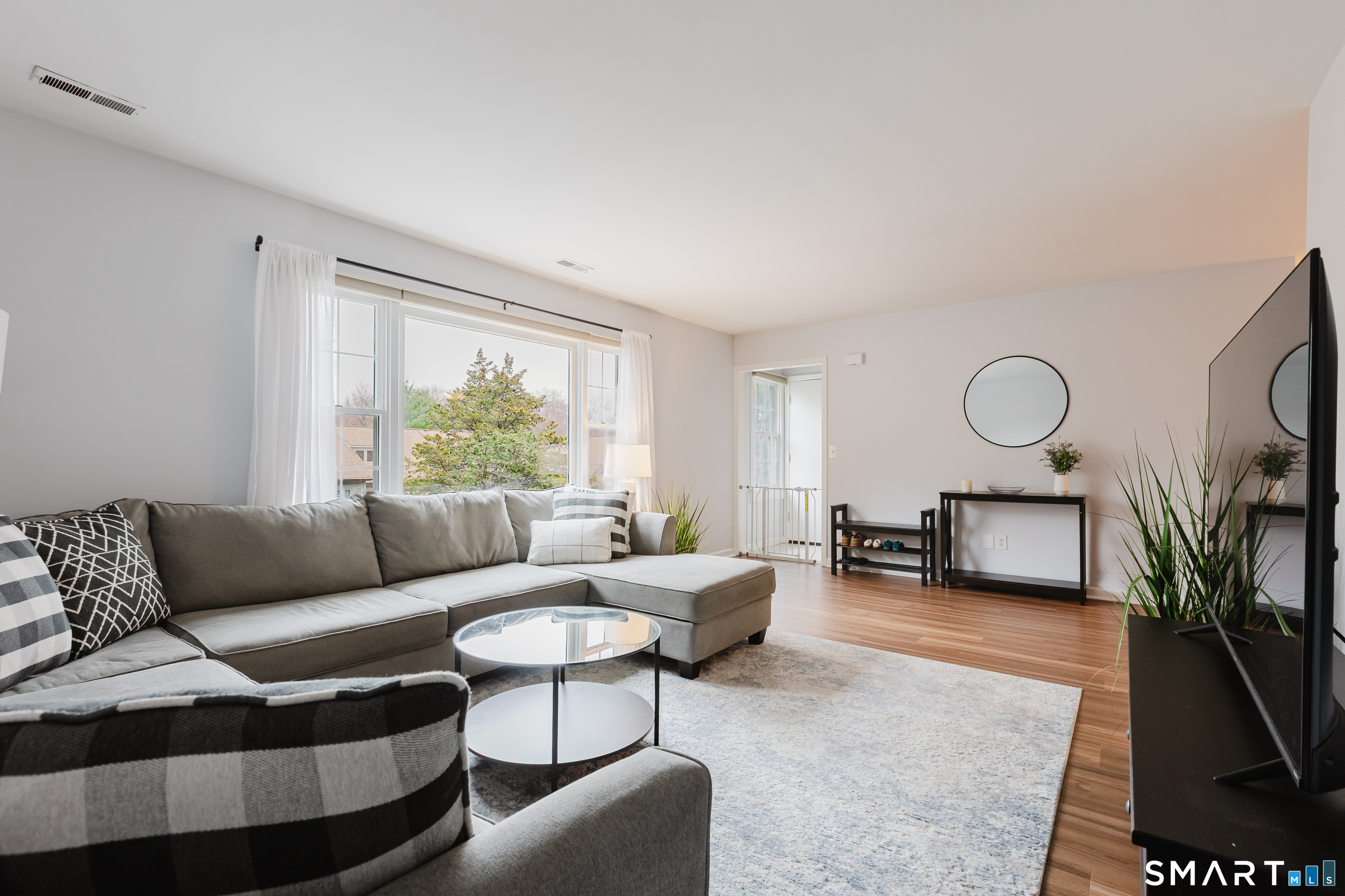 40 Village Walk, Unit 40 Wilton, CT 06897 - Photo 2 of 40 Living Room