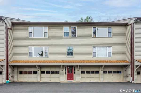 $469,900 | 40 Village Walk, Unit 40, Wilton, CT 06897