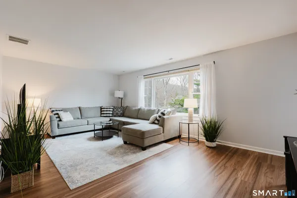 $469,900 | 40 Village Walk, Unit 40, Wilton, CT 06897