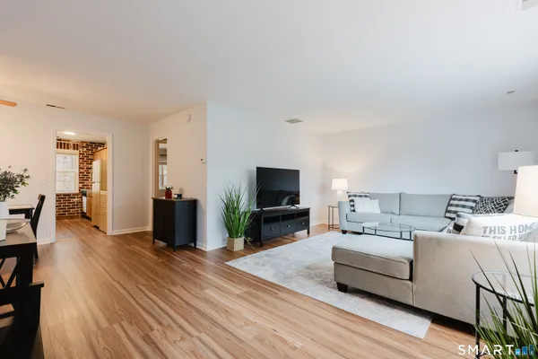 $469,900 | 40 Village Walk, Unit 40, Wilton, CT 06897