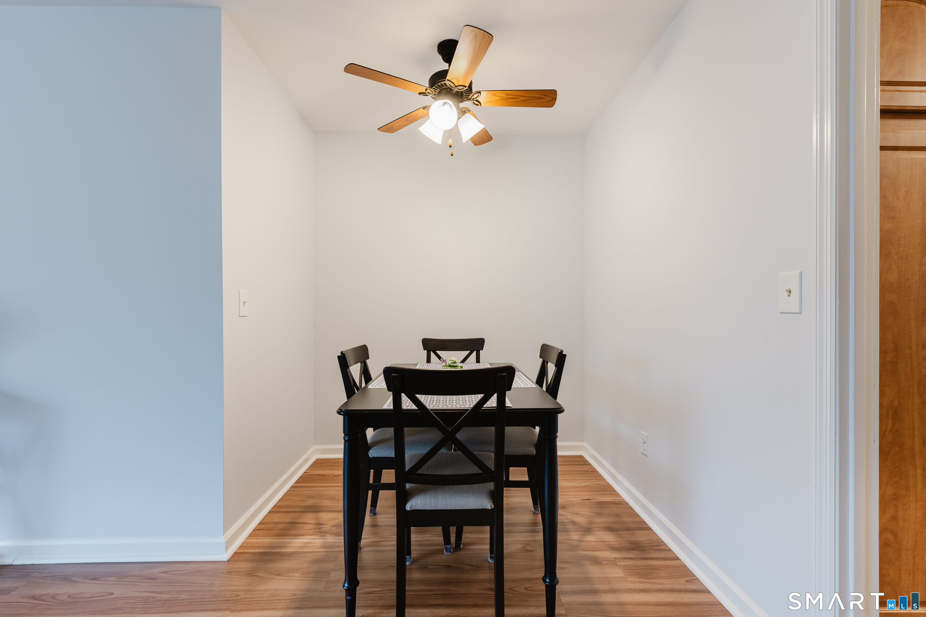 40 Village Walk, Unit 40 Wilton, CT 06897 - Photo 6 of 40 Dining area