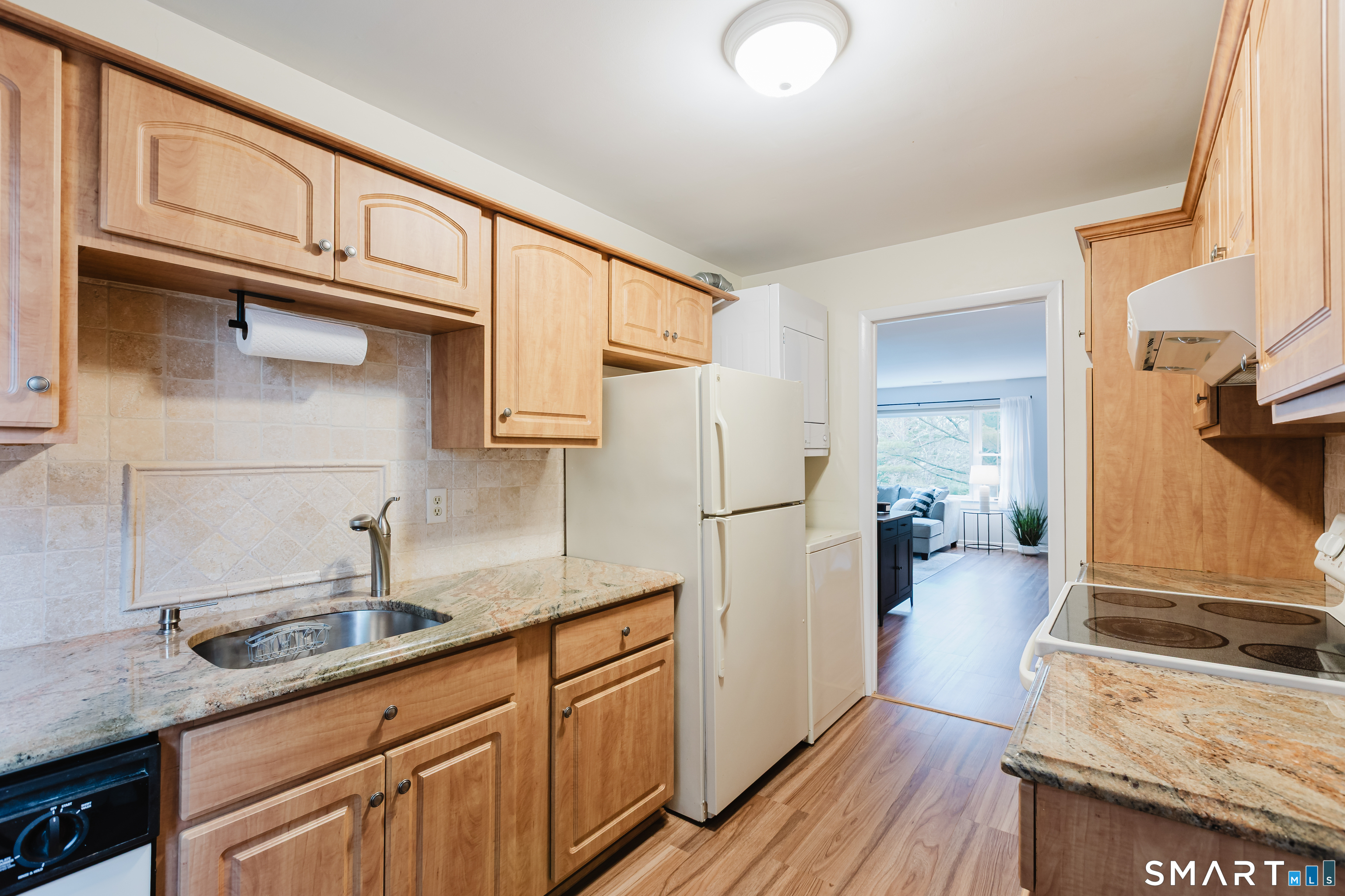 40 Village Walk, Unit 40 Wilton, CT 06897 - Photo 8 of 40 Kitchen features granite counters