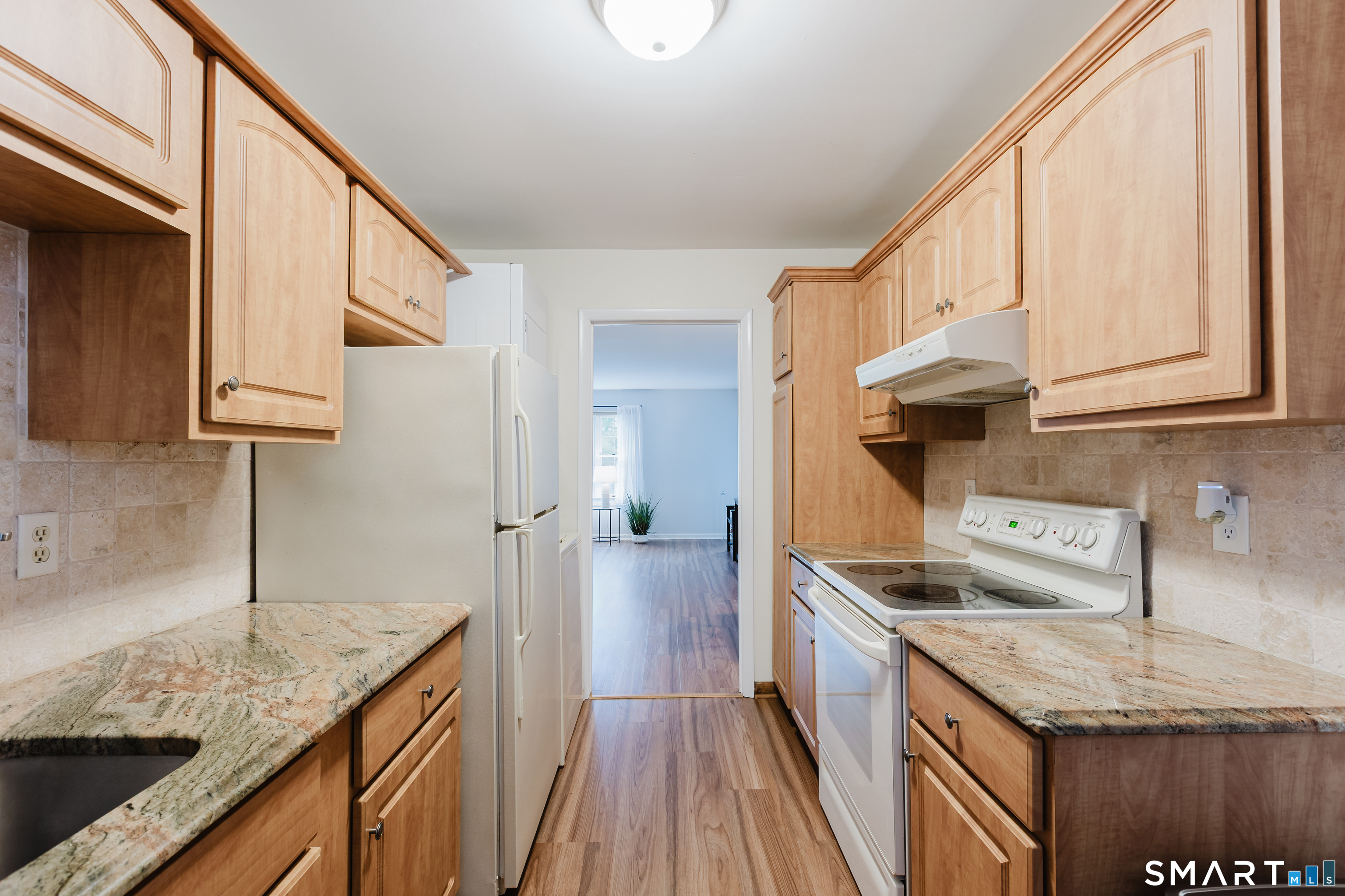 40 Village Walk, Unit 40 Wilton, CT 06897 - Photo 9 of 40 Kitchen