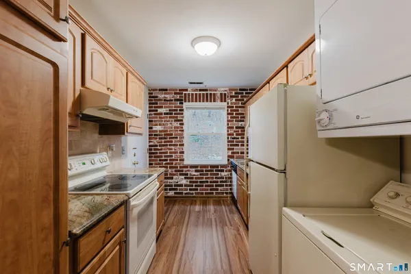 $469,900 | 40 Village Walk, Unit 40, Wilton, CT 06897