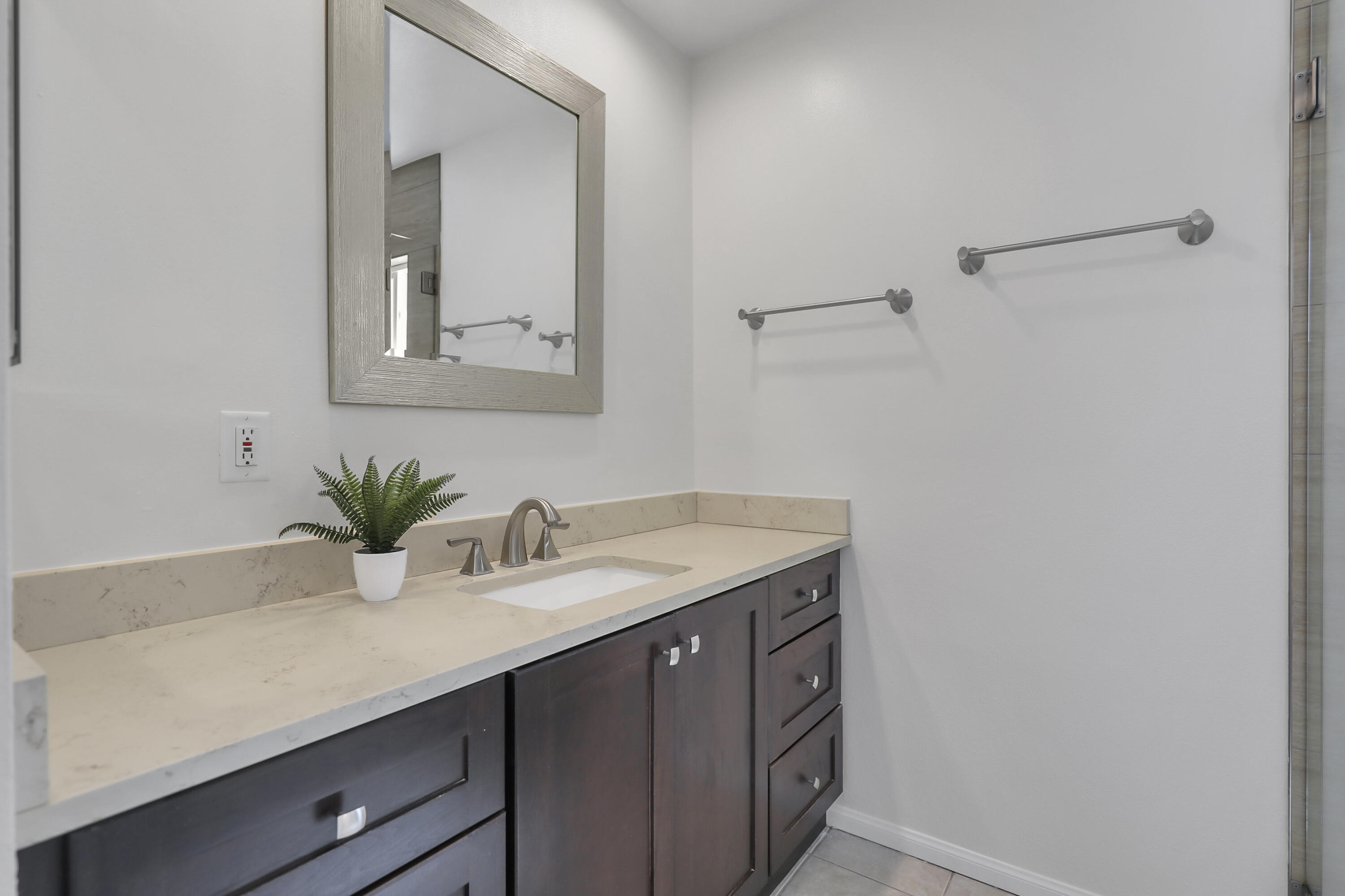 71370 Gardess Road Rancho Mirage, CA 92270 - Photo 21 of 36 Primary bath