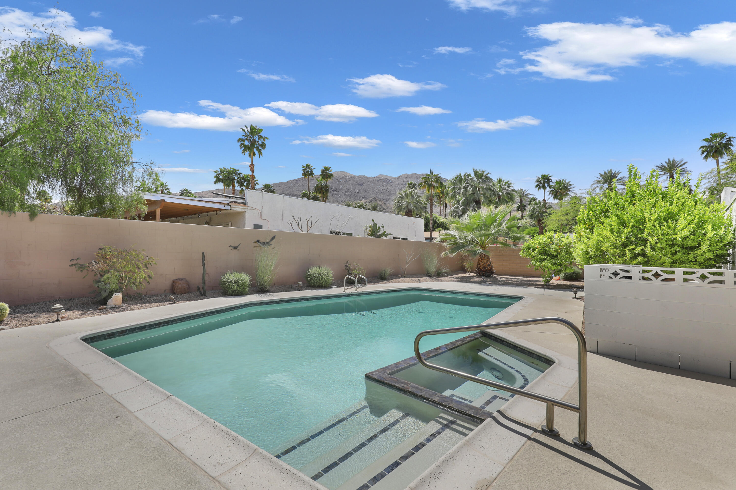 71370 Gardess Road Rancho Mirage, CA 92270 - Photo 4 of 36 Poolside