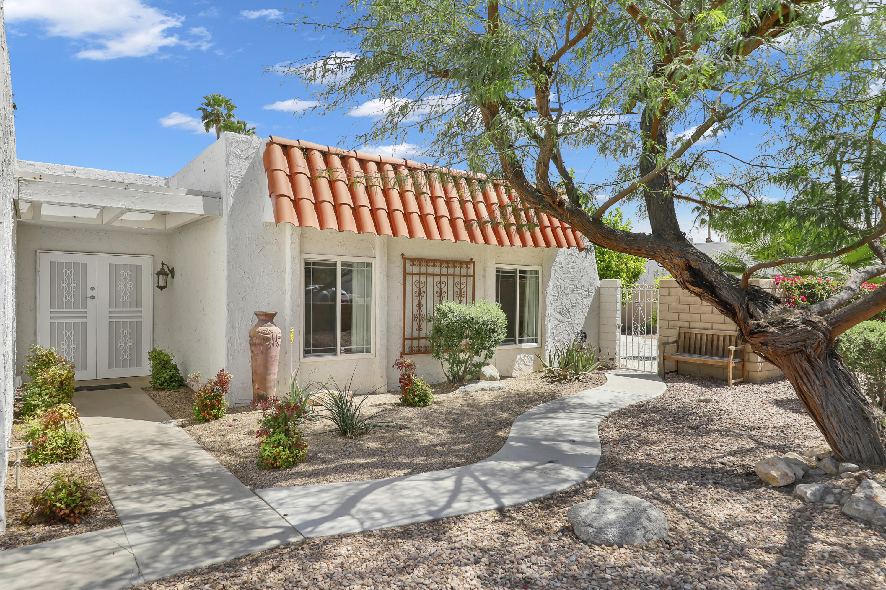 71370 Gardess Road Rancho Mirage, CA 92270 - Photo 8 of 36 Close up of front of property