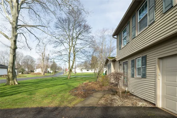 $225,000 | 30 Halmore Drive, Irondequoit, NY 14609