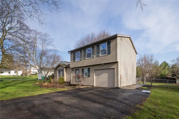 $225,000 | 30 Halmore Drive, Irondequoit, NY 14609