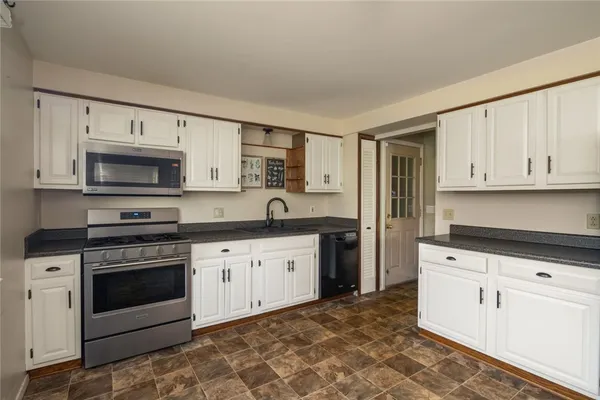 $225,000 | 30 Halmore Drive, Irondequoit, NY 14609