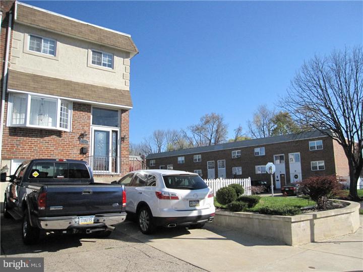 12208 Barbary Road Philadelphia, PA 19154 - Photo 4 of 17