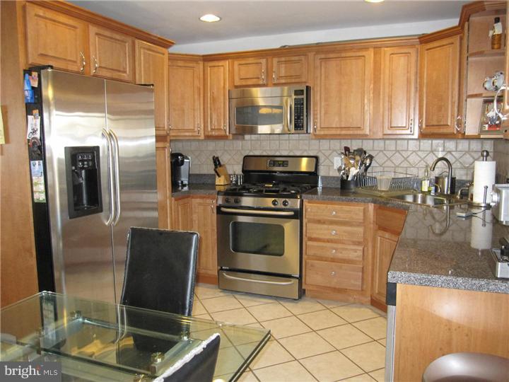 12208 Barbary Road Philadelphia, PA 19154 - Photo 5 of 17