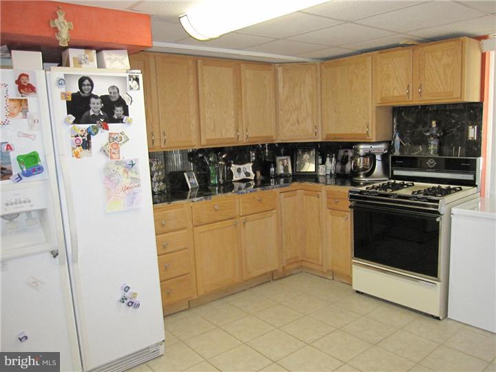 12208 Barbary Road Philadelphia, PA 19154 - Photo 10 of 17