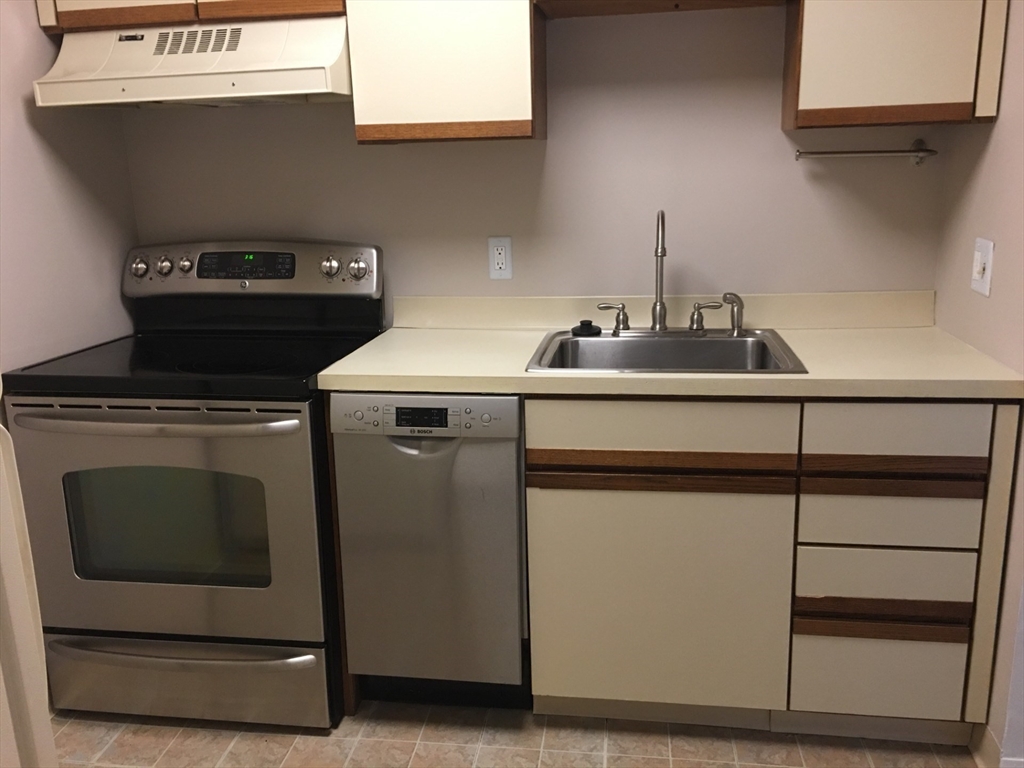 26 Waverly Street, Unit 202 Boston, MA 02135 - Photo 5 of 19