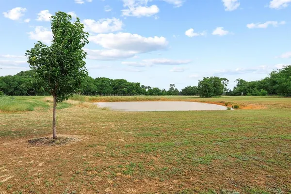 $575,000 | 1350 County Road 4040, Ector, TX 75439