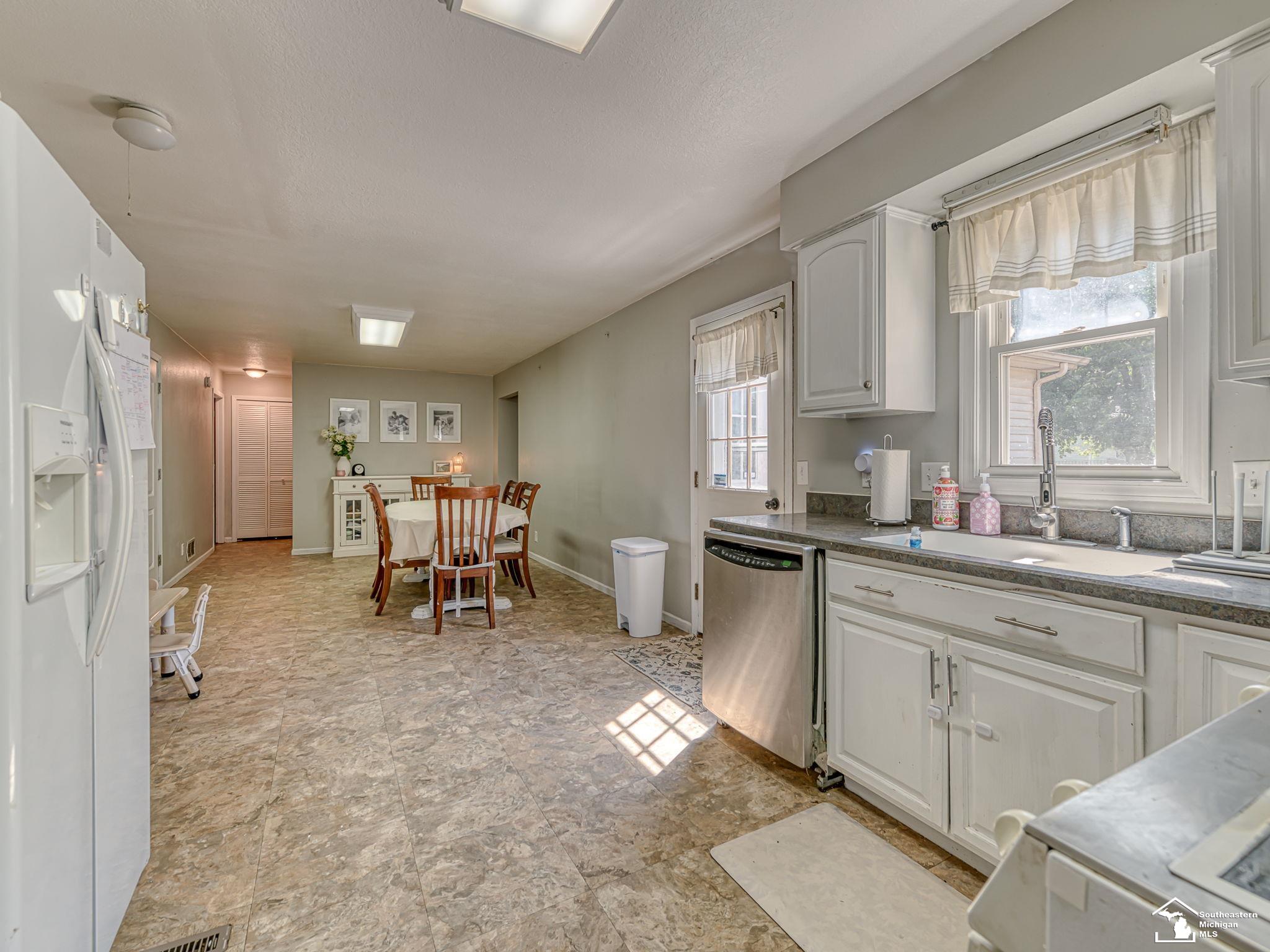 7299 Rumford Road Temperance, MI 48182 - Photo 8 of 35