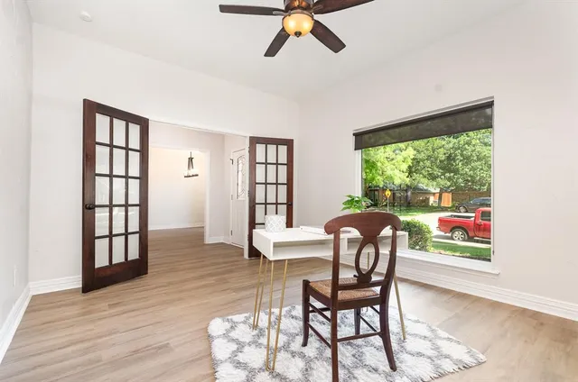 a view of a livingroom with furniture and windows