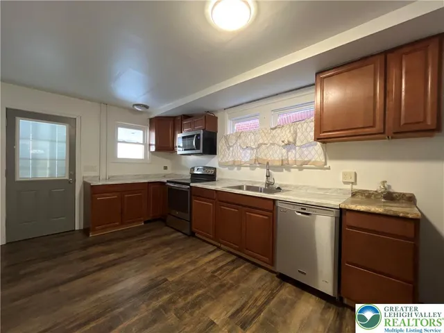 $2,200 | 809 South 10th Street, Allentown, PA 18103