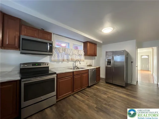 $2,200 | 809 South 10th Street, Allentown, PA 18103