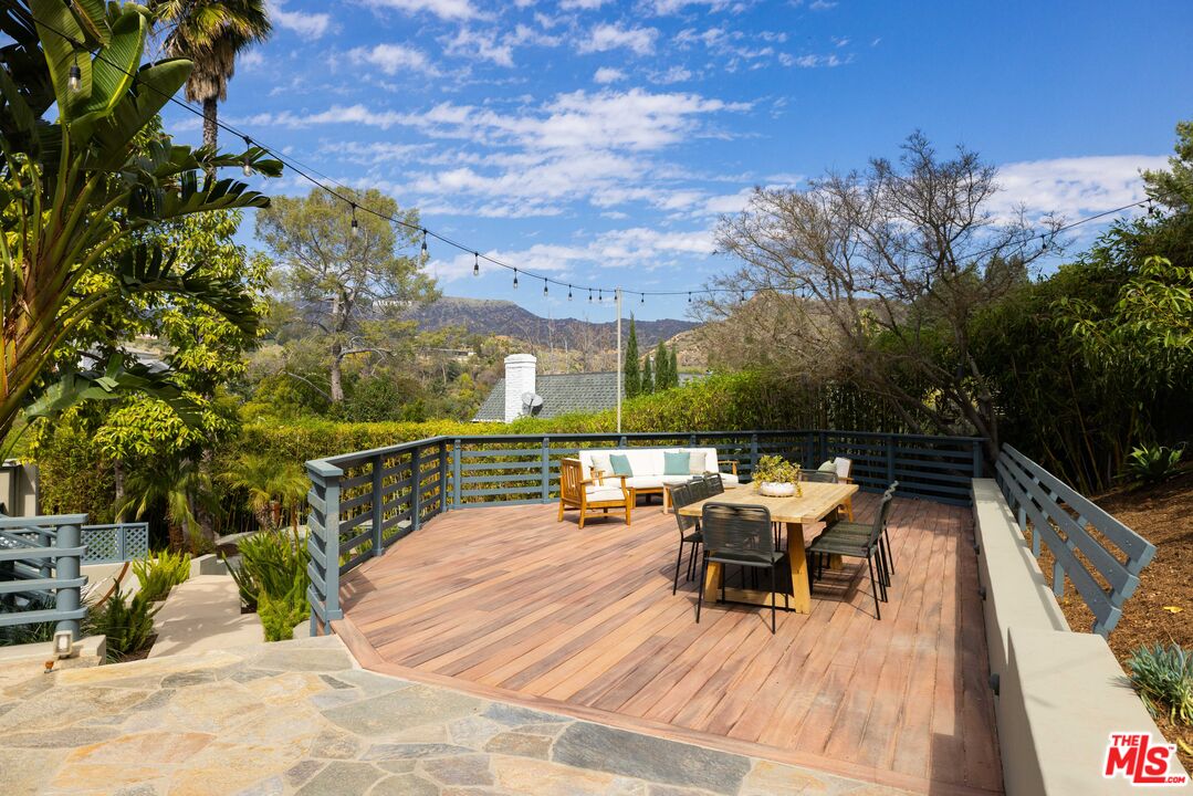 2510 Park Oak Drive Los Angeles, CA 90068 - Photo 14 of 38 a view of sitting area with furniture and wooden floor