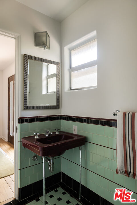 2510 Park Oak Drive Los Angeles, CA 90068 - Photo 25 of 38 a bathroom with a sink and a mirror