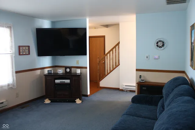 $346,000 | 6052 North Deckshire Lane, Shirley, IN 47384