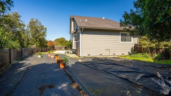 a view of a back yard of the house