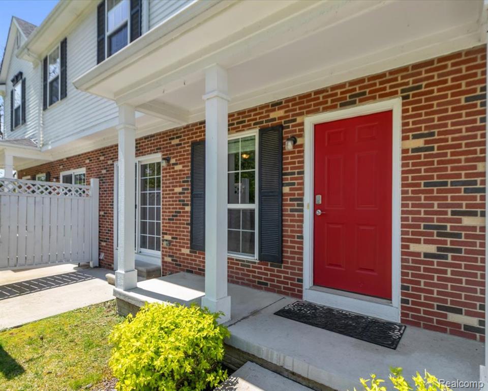 2203 Riversedge Drive Saline, MI 48176 - Photo 3 of 32
