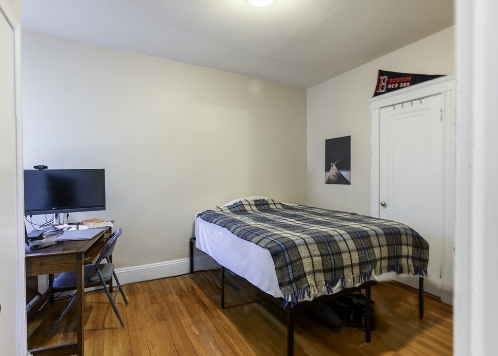 31 Winslow Road, Unit 3 Brookline, MA 02446 - Photo 8 of 10 a bedroom with a bed and a computer on a table