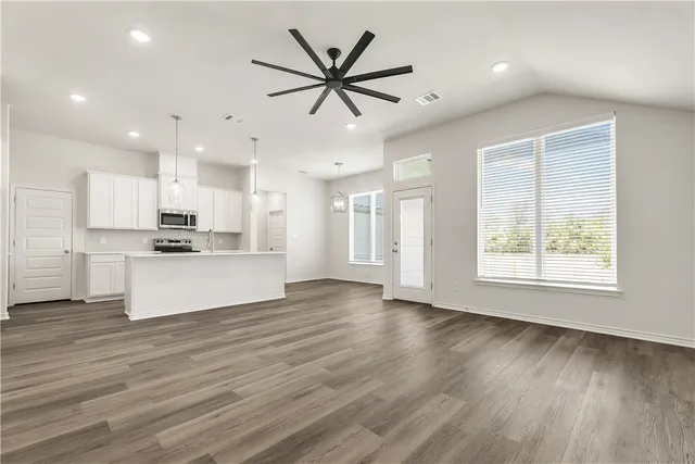 $348,500 | 3556 Pointe Du Hoc Drive, Bryan, TX 77808