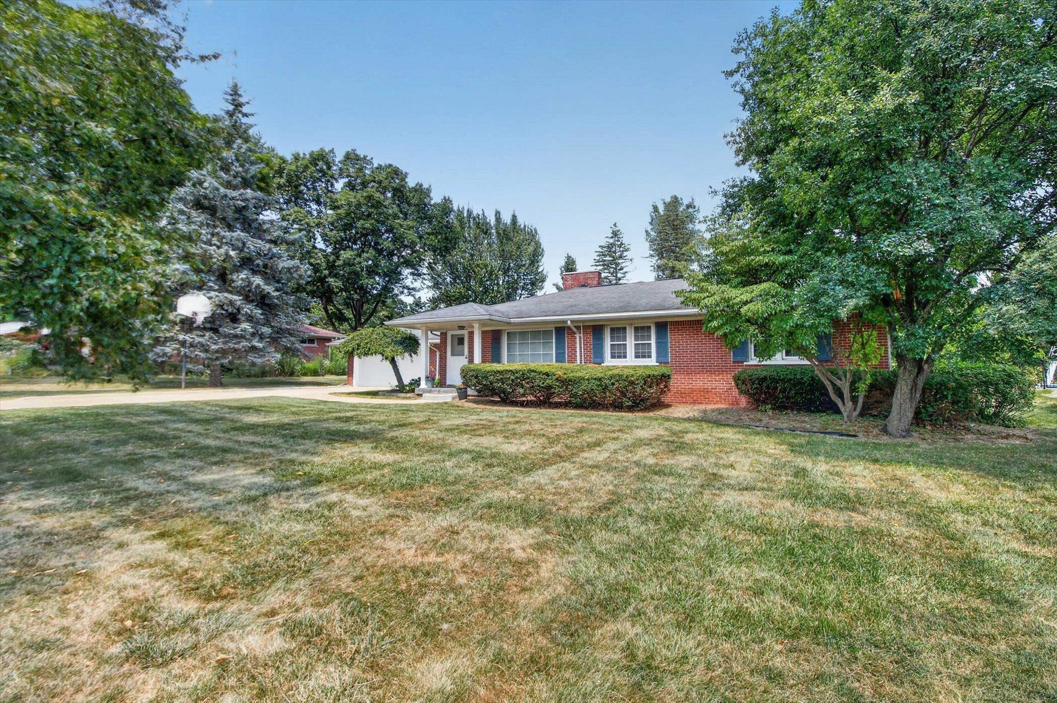 120 Montmorency Road Rochester Hills, MI 48307 - Photo 4 of 55 Gallery Image 4
