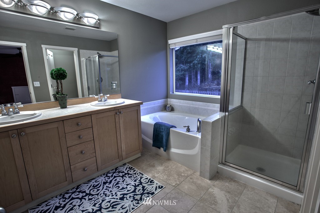 27500 Maple Ridge Way Southeast Maple Valley, WA 98038 - Photo 13 of 19