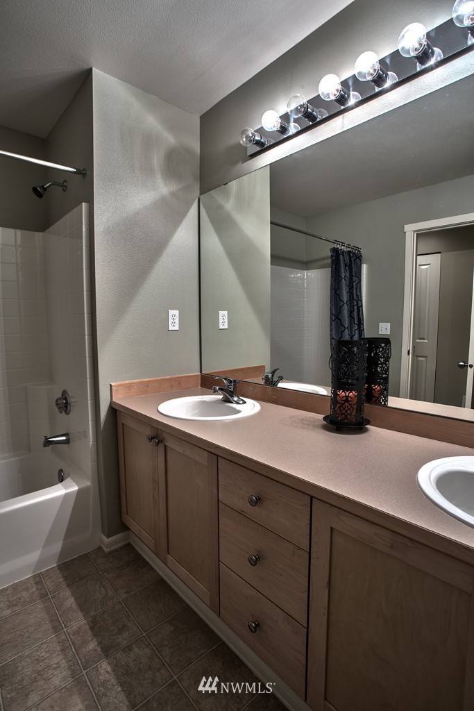 27500 Maple Ridge Way Southeast Maple Valley, WA 98038 - Photo 16 of 19