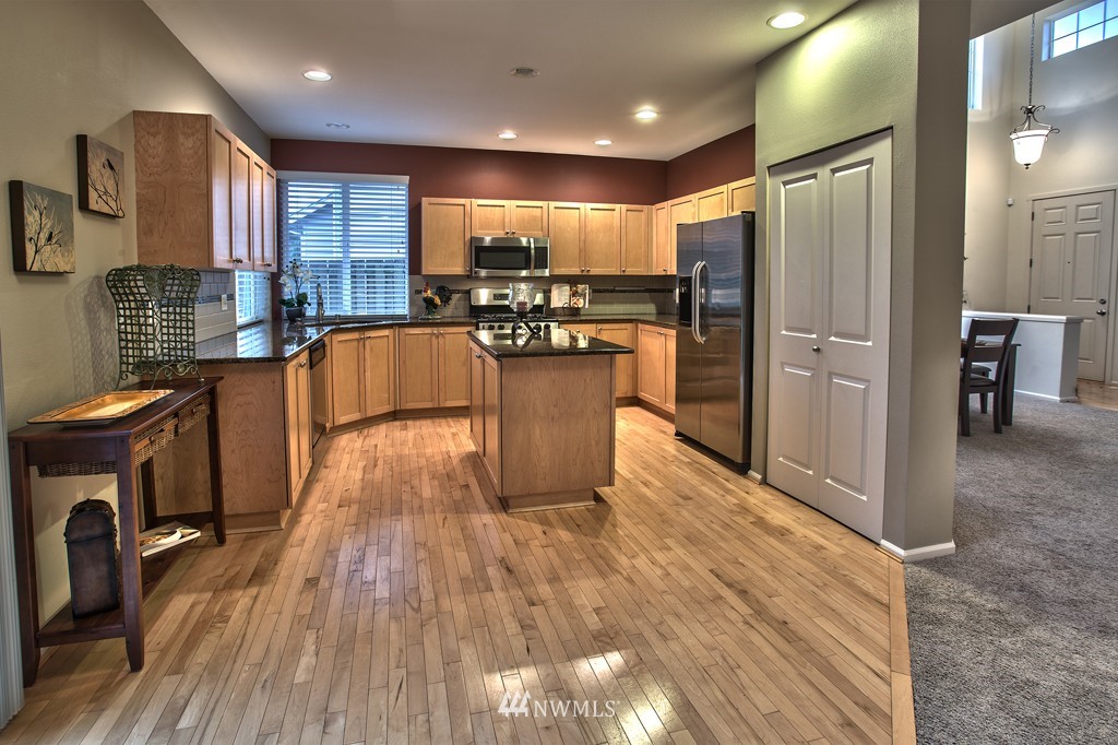 27500 Maple Ridge Way Southeast Maple Valley, WA 98038 - Photo 7 of 19