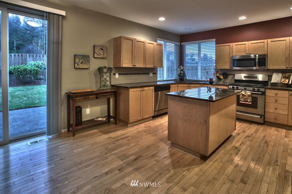 27500 Maple Ridge Way Southeast Maple Valley, WA 98038 - Photo 8 of 19