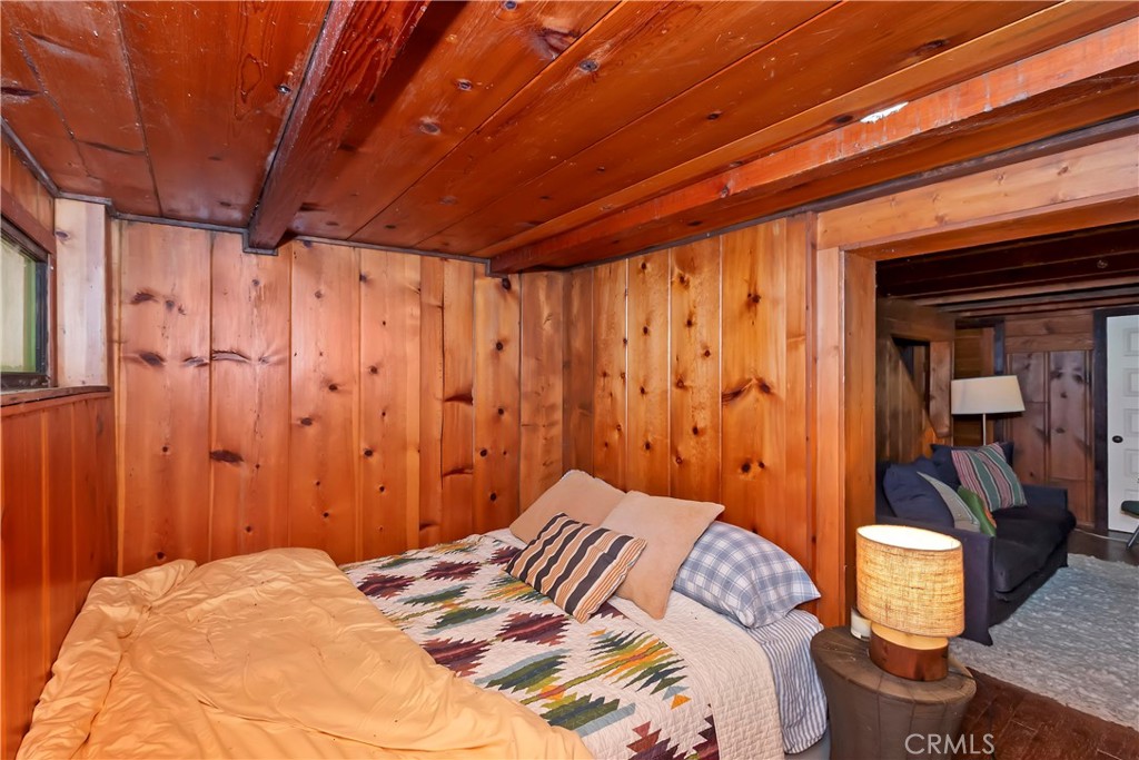 714 Blue Jay Canyon Road Lake Arrowhead, CA 92317 - Photo 13 of 15 lower bed room