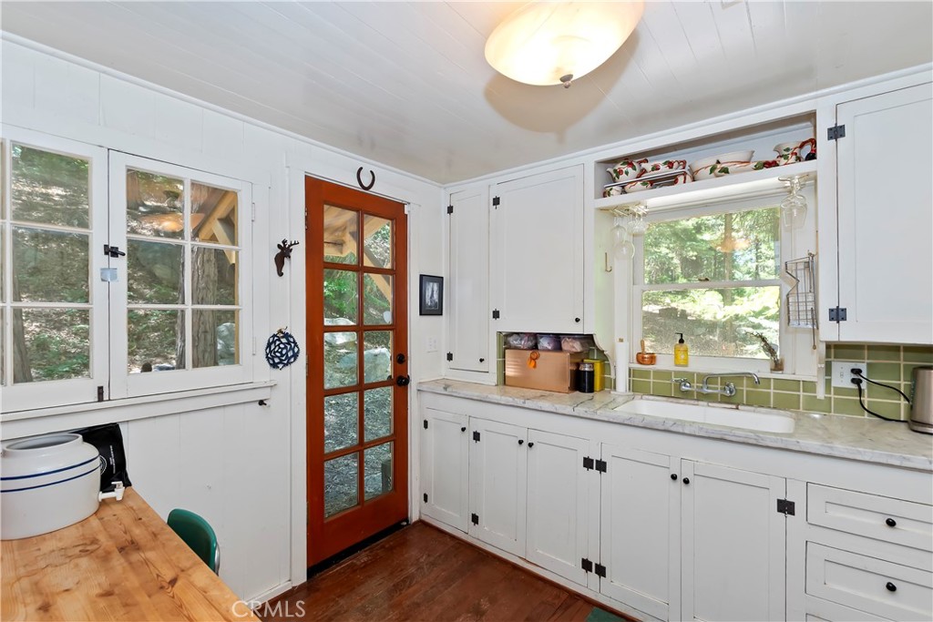 714 Blue Jay Canyon Road Lake Arrowhead, CA 92317 - Photo 8 of 15 rare original wood windows