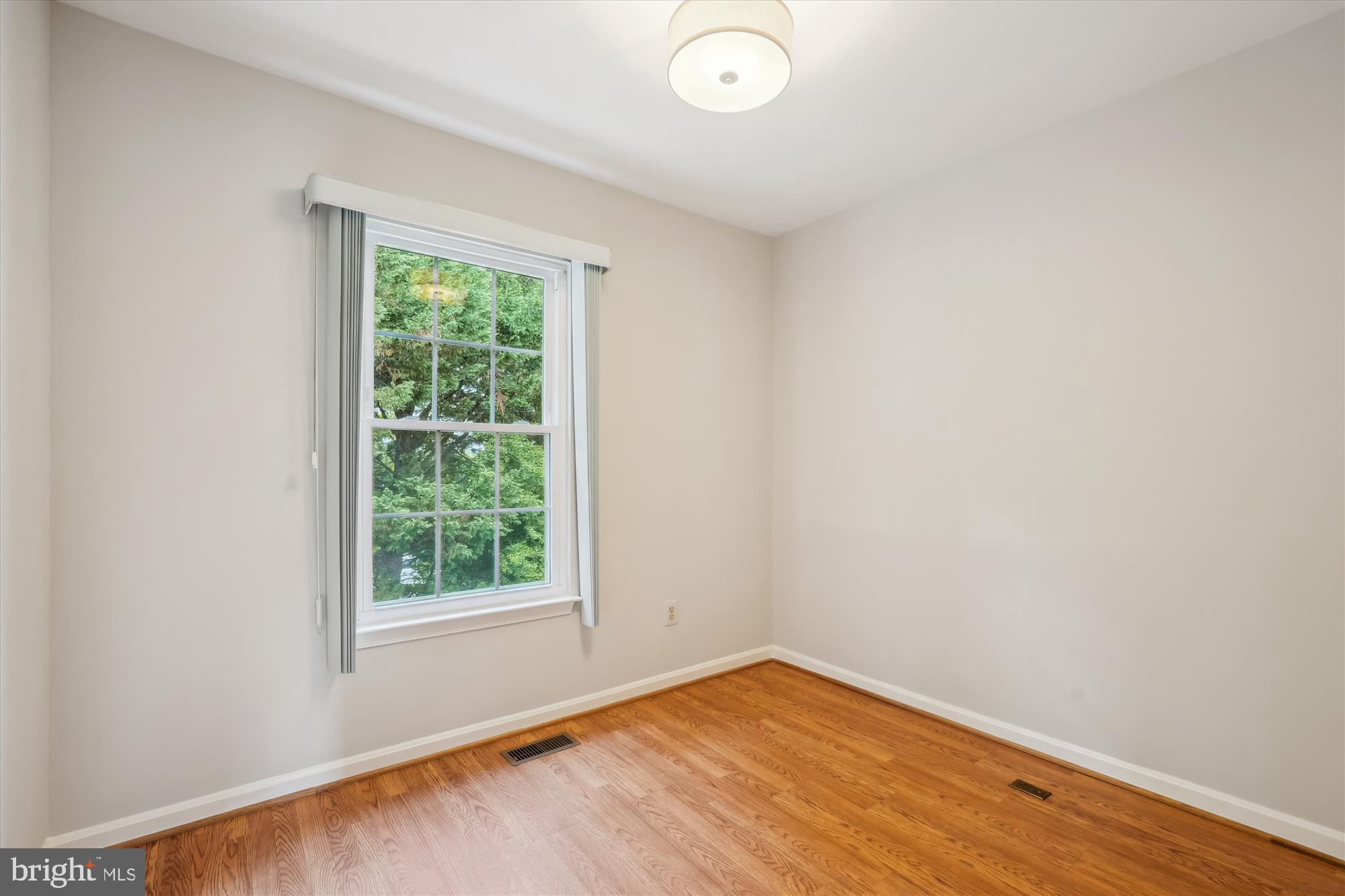 10 Suncroft Court Silver Spring, MD 20904 - Photo 16 of 19 Bedroom 3